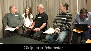 ასაკში შესული კაცი გადაიღეს ორი Taeks sex