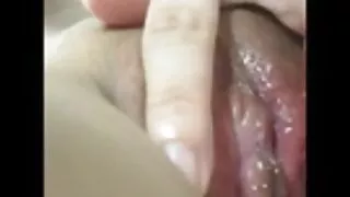 კარგად tuned გოგონა მისცა აღება close up
