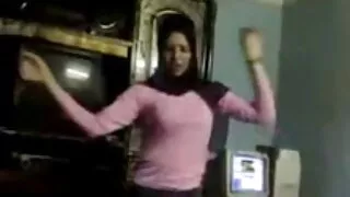 წითური გოგონა მოწვეული ბიჭი აქვთ სექსი და fucked მას