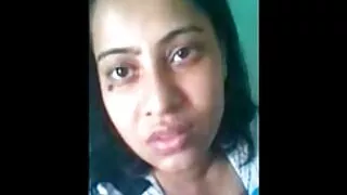 Dissolute გვიჩვენებს მისი hairy pussy და თამაშობს მისი dildo