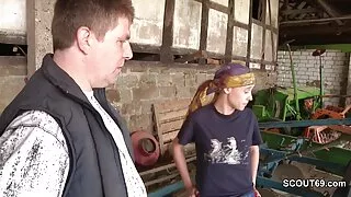 სენსუალური შავგვრემანი აქტიურად ასტიმულირებს pussy ერთად სათამაშო