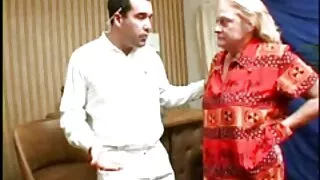 შავი-haired პრინცი მოვიდა ერთად, მჭიდროდ პროჭი